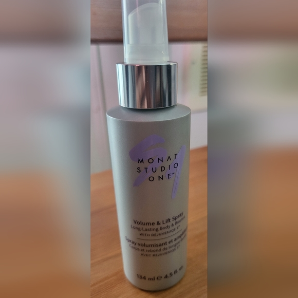 Monat Volume & Lift Spray - Picture 2 of 4